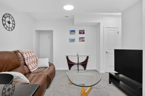 274 Lucas Place Nw, Calgary, AB 