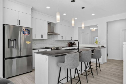 274 Lucas Place Nw, Calgary, AB 