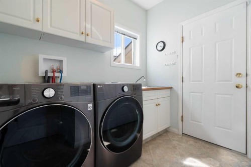 1649 Evergreen Hill Sw, Calgary, AB - Indoor Photo Showing Laundry Room