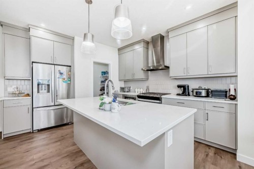 138 Silver Spruce Grove Sw, Calgary, AB 