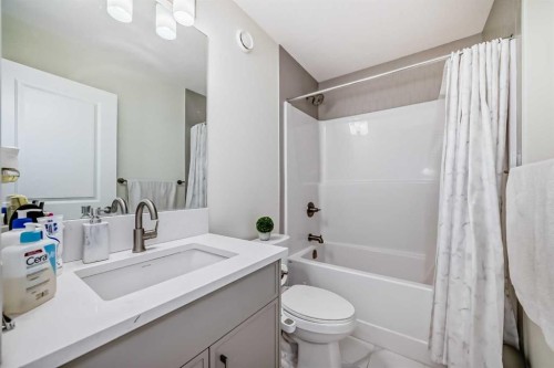 138 Silver Spruce Grove Sw, Calgary, AB 
