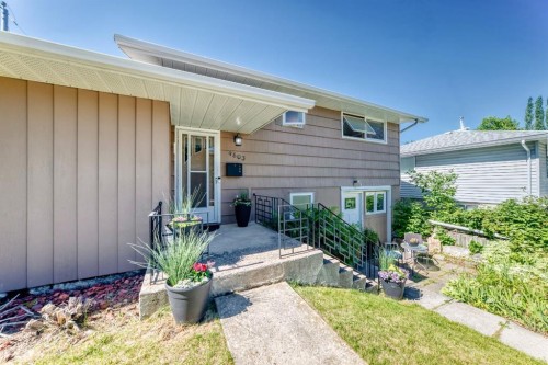 4803 5 Avenue Sw, Calgary, AB 