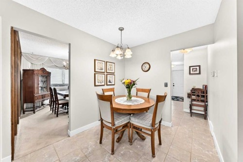 39 Deer Run Place Se, Calgary, AB - Indoor Photo Showing Dining Room