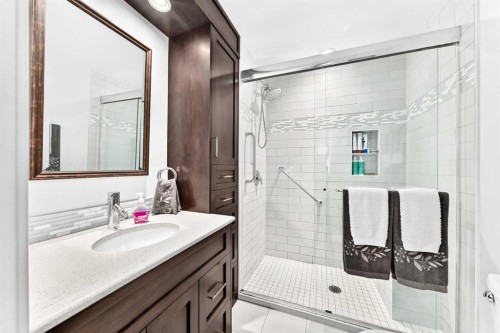 39 Deer Run Place Se, Calgary, AB - Indoor Photo Showing Bathroom