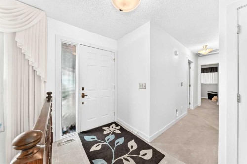 39 Deer Run Place Se, Calgary, AB - Indoor Photo Showing Other Room