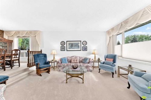 39 Deer Run Place Se, Calgary, AB - Indoor Photo Showing Living Room