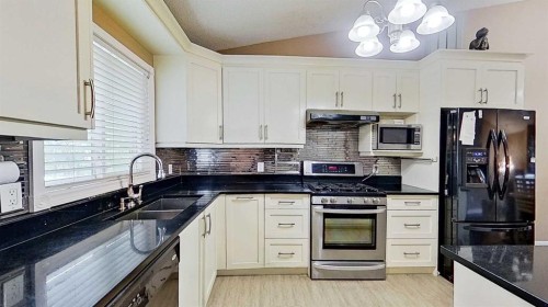 109 Edgebrook Gardens Nw, Calgary, AB 