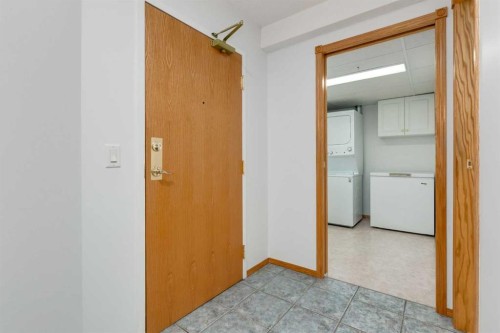 244-8535 Bonaventure Drive Se, Calgary, AB - Indoor