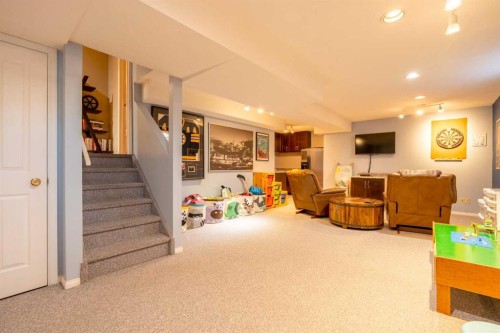 128 Sunvale Crescent Se, Calgary, AB 