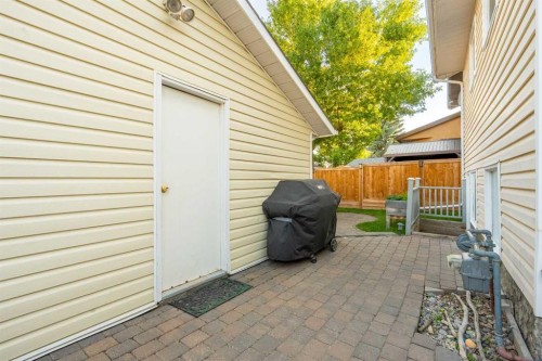 128 Sunvale Crescent Se, Calgary, AB 