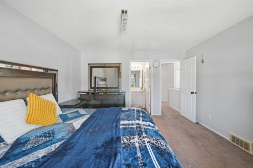 33 Saddlecrest Close Ne, Calgary, AB - Indoor Photo Showing Bedroom