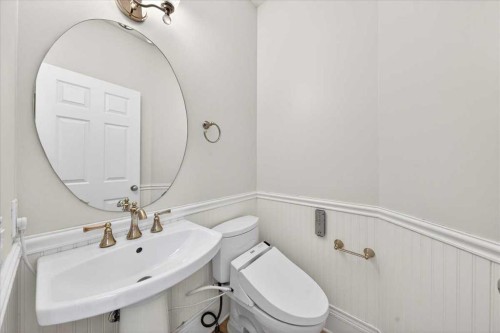 18 Cougarstone Bay Sw, Calgary, AB - Indoor Photo Showing Bathroom