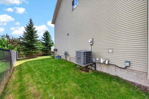 18 Cougarstone Bay Sw, Calgary, AB - Outdoor