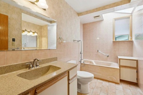 47 Montrose Crescent Ne, Calgary, AB - Indoor Photo Showing Bathroom
