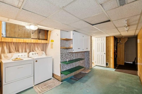 47 Montrose Crescent Ne, Calgary, AB - Indoor Photo Showing Laundry Room