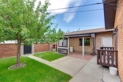 47 Montrose Crescent Ne, Calgary, AB - Outdoor