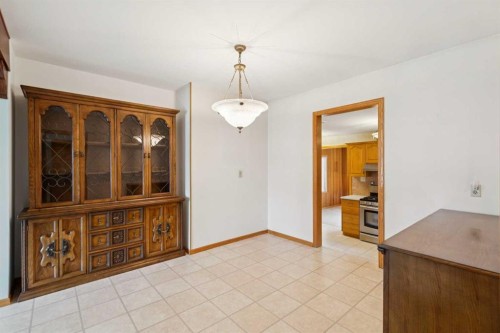47 Montrose Crescent Ne, Calgary, AB - Indoor