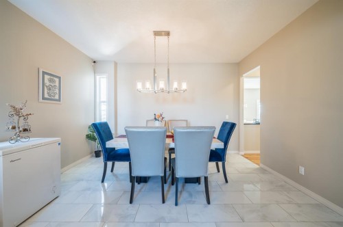 7 Aspen Stone Grove Sw, Calgary, AB 