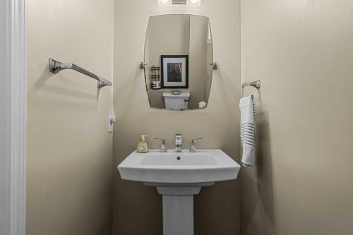3-601 4, Canmore, AB - Indoor Photo Showing Bathroom