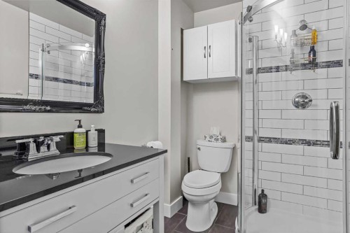 3-601 4, Canmore, AB - Indoor Photo Showing Bathroom