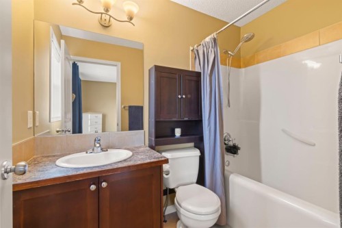 303 Railway Point Se, Langdon, AB 