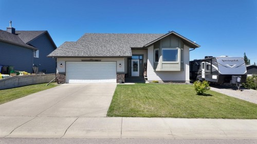 303 Railway Point Se, Langdon, AB 