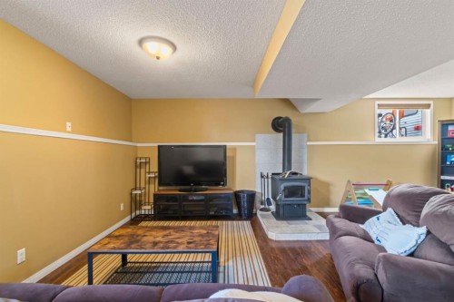 303 Railway Point Se, Langdon, AB 