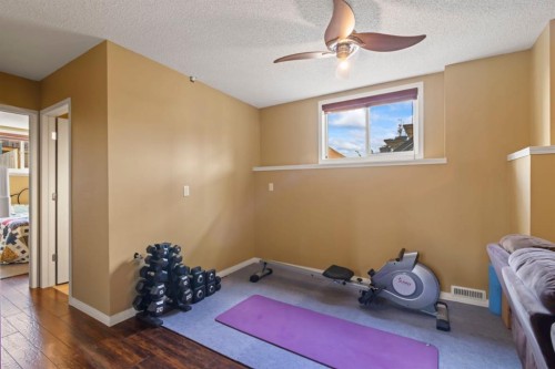 303 Railway Point Se, Langdon, AB 