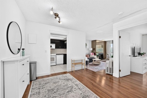 307-3717 42 Street Nw, Calgary, AB - Indoor Photo Showing Other Room