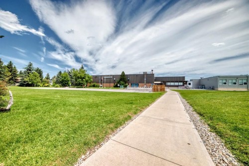 307-3717 42 Street Nw, Calgary, AB - Outdoor