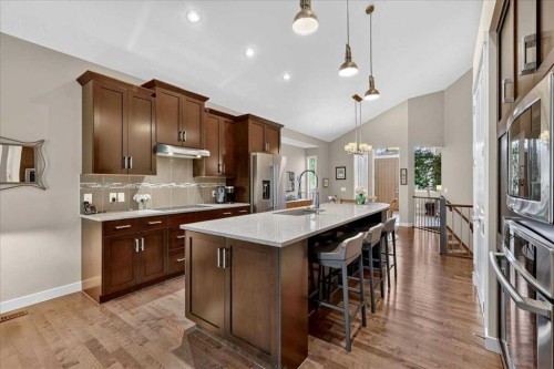 295 Tremblant Way Sw, Calgary, AB 