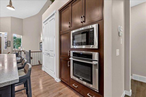 295 Tremblant Way Sw, Calgary, AB 