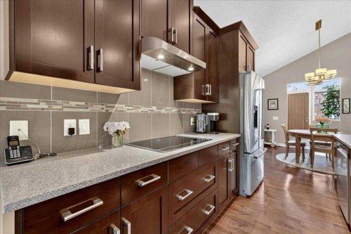295 Tremblant Way Sw, Calgary, AB 