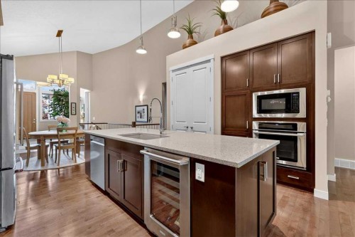 295 Tremblant Way Sw, Calgary, AB 