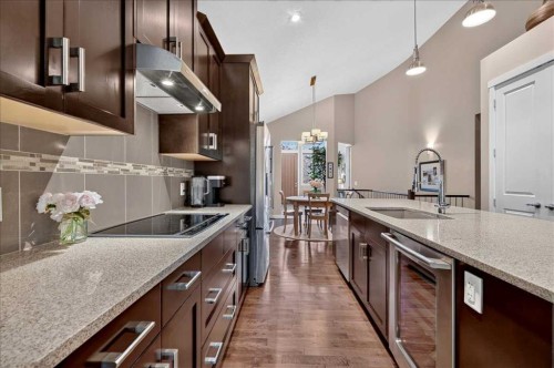 295 Tremblant Way Sw, Calgary, AB 