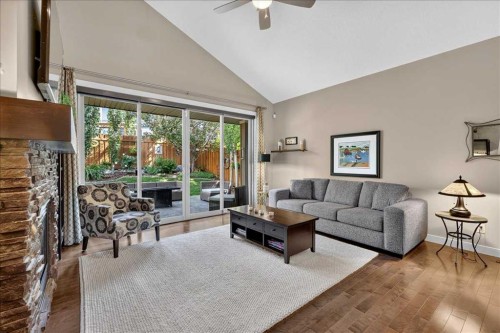 295 Tremblant Way Sw, Calgary, AB 