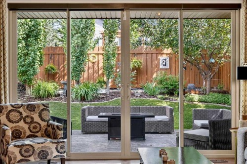 295 Tremblant Way Sw, Calgary, AB 