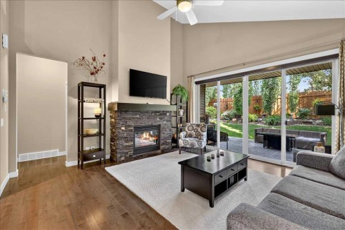 295 Tremblant Way Sw, Calgary, AB 
