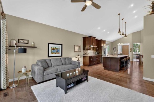 295 Tremblant Way Sw, Calgary, AB 