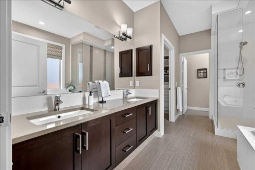 295 Tremblant Way Sw, Calgary, AB 