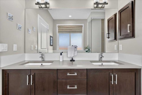 295 Tremblant Way Sw, Calgary, AB 