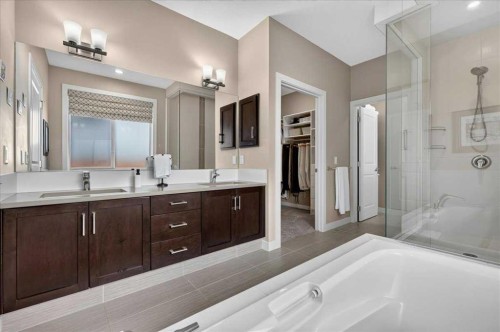 295 Tremblant Way Sw, Calgary, AB 