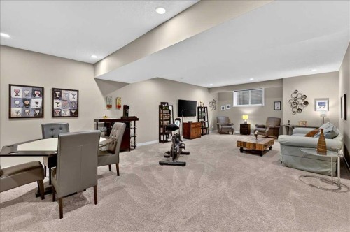 295 Tremblant Way Sw, Calgary, AB 