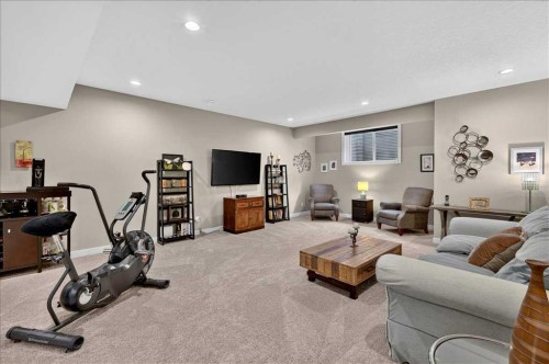 295 Tremblant Way Sw, Calgary, AB 