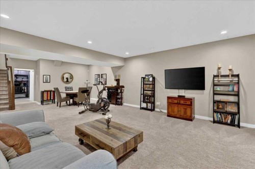 295 Tremblant Way Sw, Calgary, AB 
