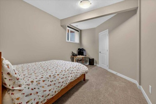 295 Tremblant Way Sw, Calgary, AB 