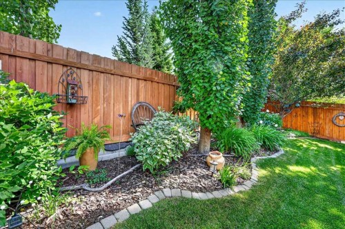 295 Tremblant Way Sw, Calgary, AB 