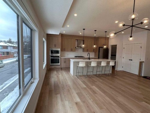 4744 Bowness Road, Calgary, AB 