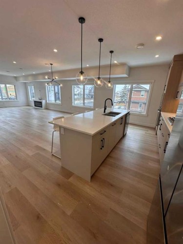 4744 Bowness Road, Calgary, AB 