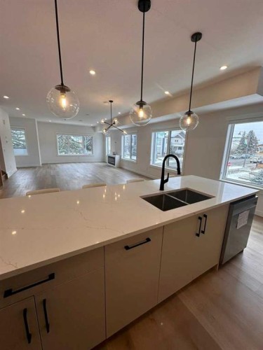 4744 Bowness Road, Calgary, AB 